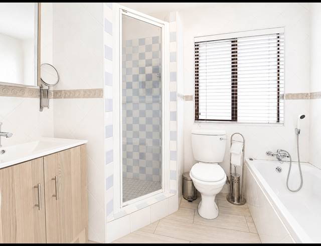5 BEDROOM GOLF ESTATE FOR SALE IN BLUE VALLEY GOLF ESTATE